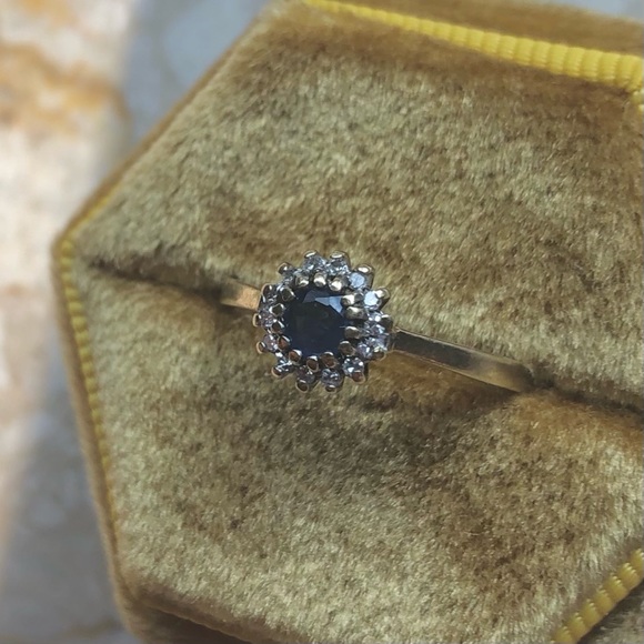 Sapphire Diamond Halo Round Yellow Gold Vintage Ring - Picture 5 of 11